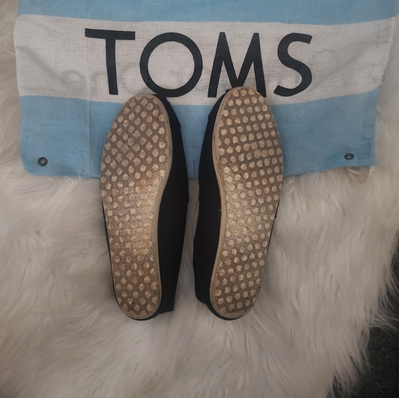 Toms - Picture 2 of 3